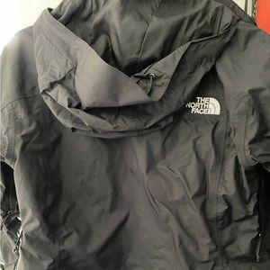 The North Face lightweight women’s windbreaker with hood